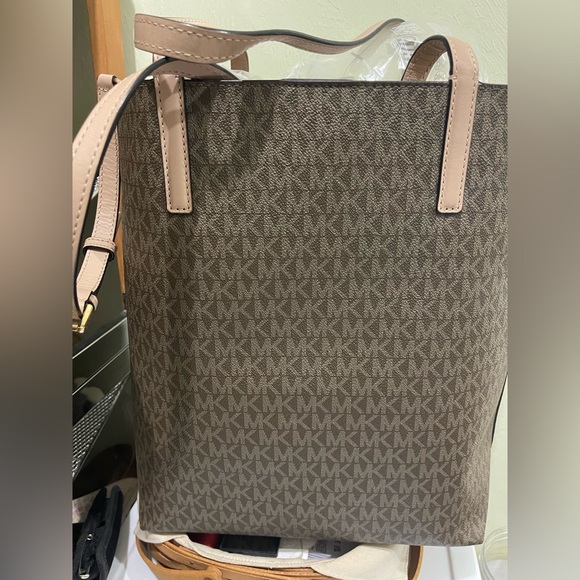 Excellent condition, Michael Kors Brown And Tan Leather Jet Set Tote - Picture 2 of 2